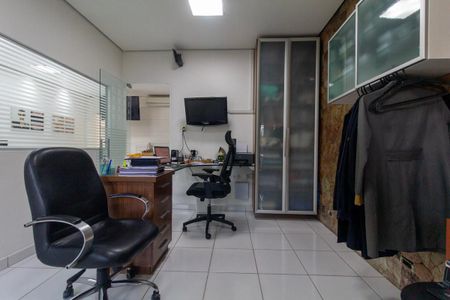 Casa à venda com 250m², 3 quartos e 2 vagas Casa à venda com 250m², 3 quartos e 2 vagasEscritório