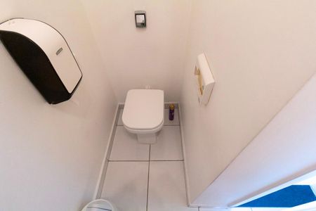 Casa à venda com 250m², 3 quartos e 2 vagas Casa à venda com 250m², 3 quartos e 2 vagasBanheiro 2