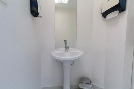 Casa à venda com 250m², 3 quartos e 2 vagas Casa à venda com 250m², 3 quartos e 2 vagasBanheiro 1