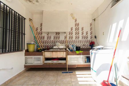 Casa à venda com 250m², 3 quartos e 2 vagas Casa à venda com 250m², 3 quartos e 2 vagasQuintal e Área de Serviço