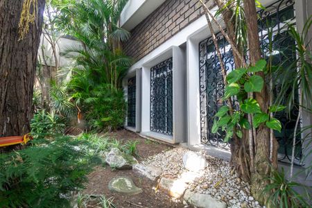 Casa à venda com 250m², 3 quartos e 2 vagas Casa à venda com 250m², 3 quartos e 2 vagasJardim