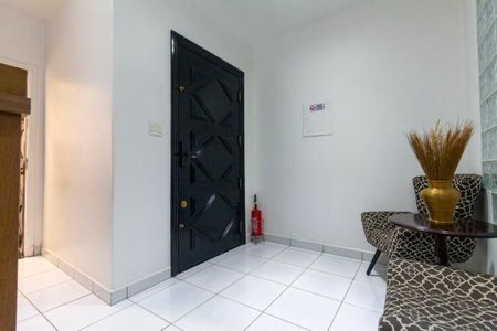 Casa à venda com 250m², 3 quartos e 2 vagas Casa à venda com 250m², 3 quartos e 2 vagasHall de entrada