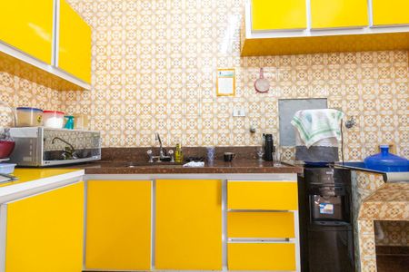 Casa à venda com 250m², 3 quartos e 2 vagas Casa à venda com 250m², 3 quartos e 2 vagasCozinha