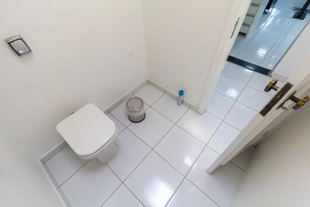 Casa à venda com 250m², 3 quartos e 2 vagas Casa à venda com 250m², 3 quartos e 2 vagasBanheiro 1