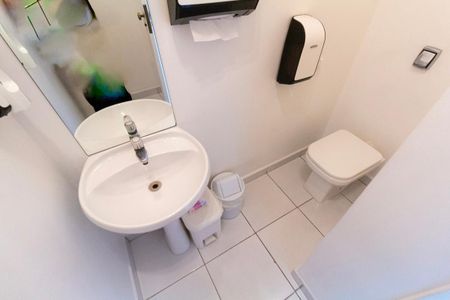 Casa à venda com 250m², 3 quartos e 2 vagas Casa à venda com 250m², 3 quartos e 2 vagasBanheiro 2