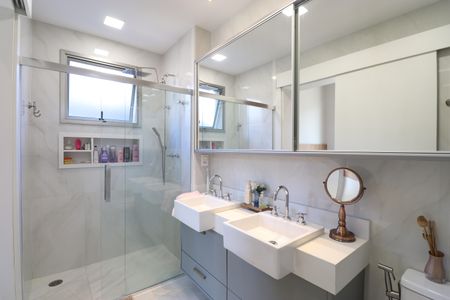 Apartamento à venda com 168m², 3 quartos e 3 vagasBanheiro da Suíte