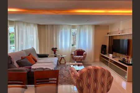 Casa à venda com 3 quartos, 300m² em Piratininga, Niterói