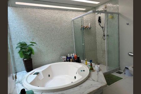 Casa à venda com 3 quartos, 300m² em Piratininga, Niterói