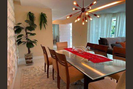 Casa à venda com 3 quartos, 300m² em Piratininga, Niterói