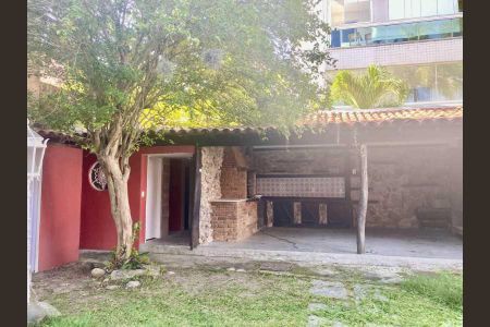 Casa à venda com 316m², 3 quartos e 2 vagas