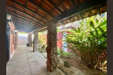 Casa à venda com 316m², 3 quartos e 2 vagas