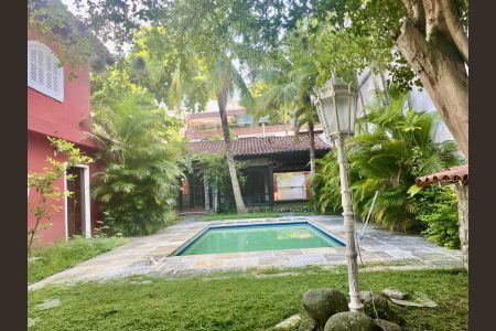 Casa à venda com 316m², 3 quartos e 2 vagas