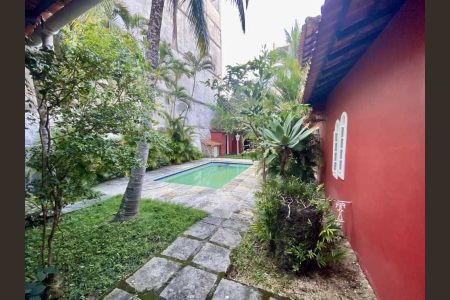 Casa à venda com 316m², 3 quartos e 2 vagas