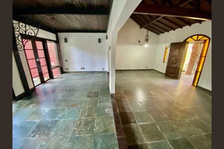 Casa à venda com 316m², 3 quartos e 2 vagas