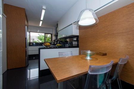 Apartamento à venda com 209m², 4 quartos e 5 vagas