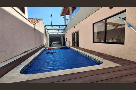 Casa à venda com 186m², 4 quartos e 3 vagas Casa à venda com 186m², 4 quartos e 3 vagasPiscina