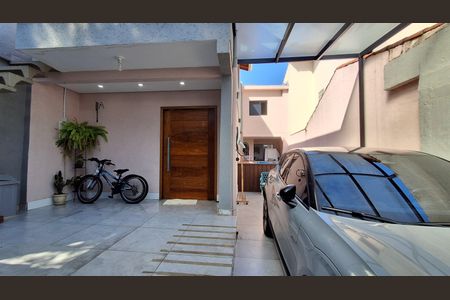 Casa à venda com 186m², 4 quartos e 3 vagas Casa à venda com 186m², 4 quartos e 3 vagasGaragem