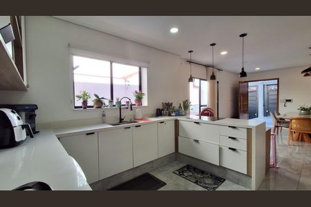 Casa à venda com 186m², 4 quartos e 3 vagas Casa à venda com 186m², 4 quartos e 3 vagasCozinha