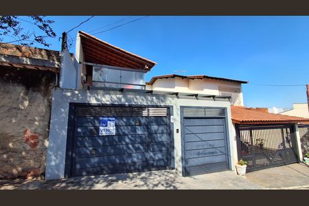 Casa à venda com 186m², 4 quartos e 3 vagas Casa à venda com 186m², 4 quartos e 3 vagasFachada