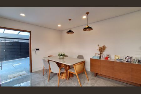 Casa à venda com 186m², 4 quartos e 3 vagas Casa à venda com 186m², 4 quartos e 3 vagasCopa