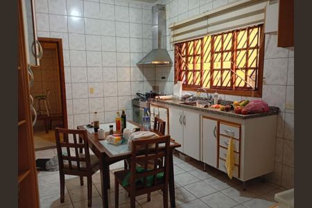 Casa à venda com 3 quartos, 105m² em Vila Basileia, São Paulo