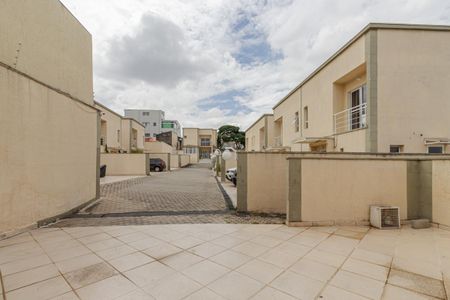 Casa de condomínio para alugar com 440m², 4 quartos e 4 vagas Casa de condomínio para alugar com 440m², 4 quartos e 4 vagasGaragem