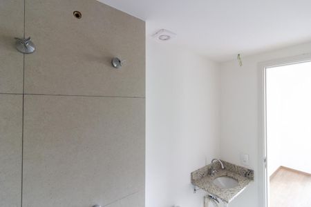 Banheiro de kitnet/studio à venda com 1 quarto, 18m² em Pinheiros, São Paulo