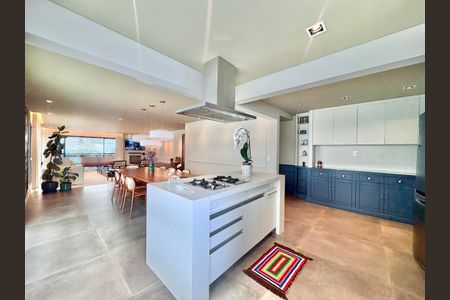 Apartamento à venda com 244m², 3 quartos e 3 vagas