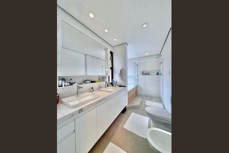 Apartamento à venda com 244m², 3 quartos e 3 vagas