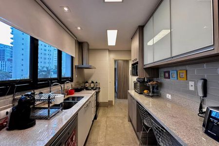 Apartamento à venda com 250m², 4 quartos e 4 vagas