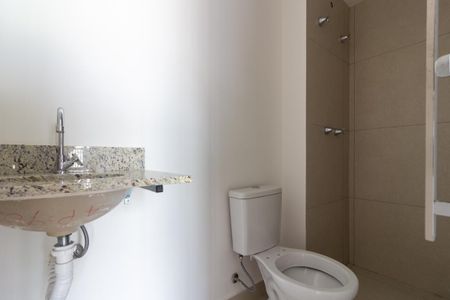 Banheiro de kitnet/studio à venda com 1 quarto, 25m² em Pinheiros, São Paulo