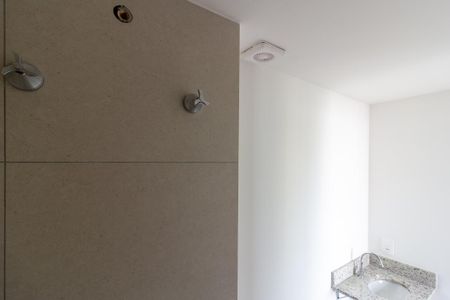 Banheiro de kitnet/studio à venda com 1 quarto, 22m² em Pinheiros, São Paulo