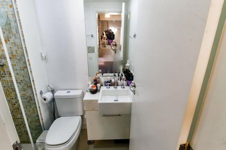 Apartamento à venda com 70m², 2 quartos e 1 vaga Apartamento à venda com 70m², 2 quartos e 1 vagaBanheiro da Suíte