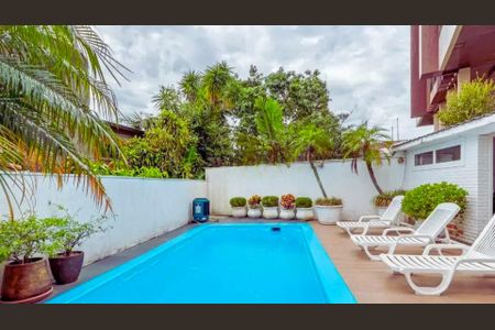 Casa à venda com 307m², 3 quartos e 2 vagasÁrea externa