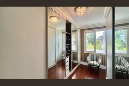 Casa à venda com 307m², 3 quartos e 2 vagasCloset