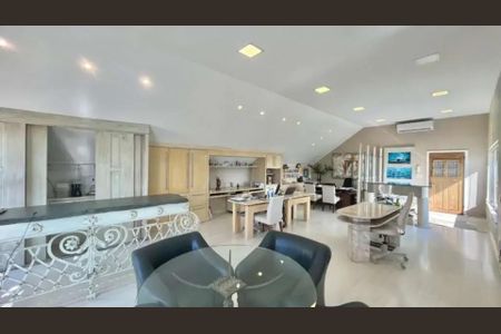Casa à venda com 307m², 3 quartos e 2 vagasEscritório