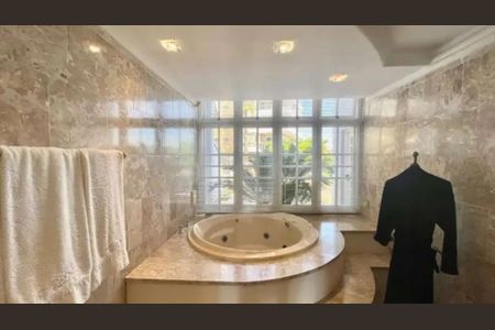 Casa à venda com 307m², 3 quartos e 2 vagasBanheiro