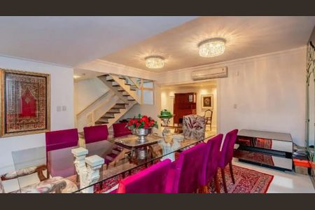 Casa à venda com 307m², 3 quartos e 2 vagasSala