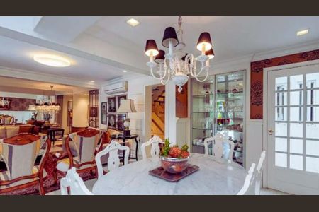 Casa à venda com 307m², 3 quartos e 2 vagasSala
