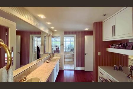 Casa à venda com 307m², 3 quartos e 2 vagasCloset