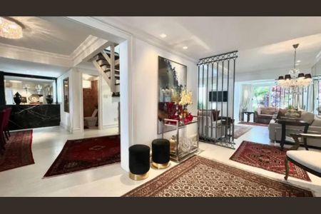 Casa à venda com 307m², 3 quartos e 2 vagasSala
