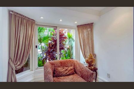 Casa à venda com 307m², 3 quartos e 2 vagasCloset