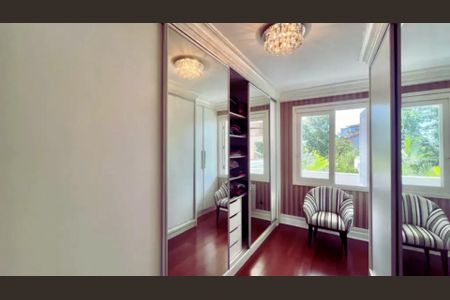 Casa à venda com 307m², 3 quartos e 2 vagasCloset