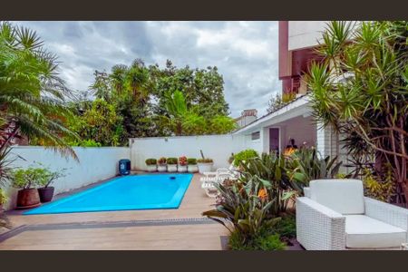 Casa à venda com 307m², 3 quartos e 2 vagasÁrea externa