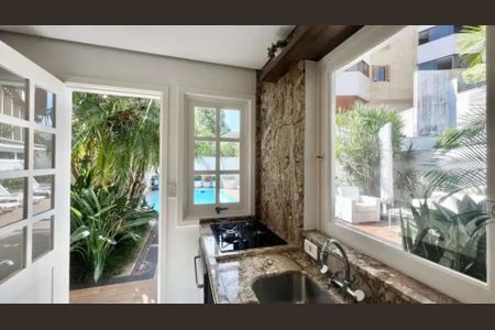 Casa à venda com 307m², 3 quartos e 2 vagasCozinha