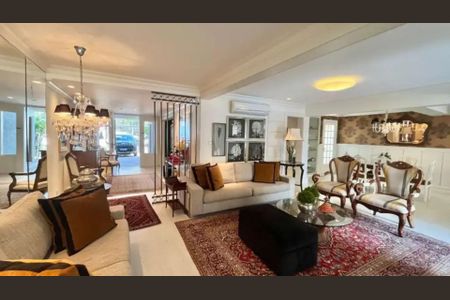 Casa à venda com 307m², 3 quartos e 2 vagasSala