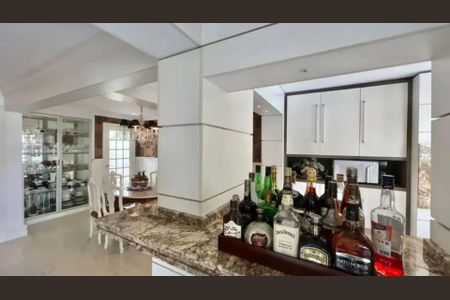 Casa à venda com 307m², 3 quartos e 2 vagasSala