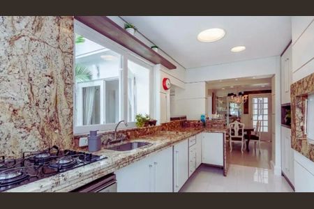 Casa à venda com 307m², 3 quartos e 2 vagasCozinha