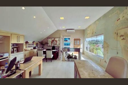 Casa à venda com 307m², 3 quartos e 2 vagasEscritório