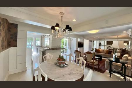 Casa à venda com 307m², 3 quartos e 2 vagasSala